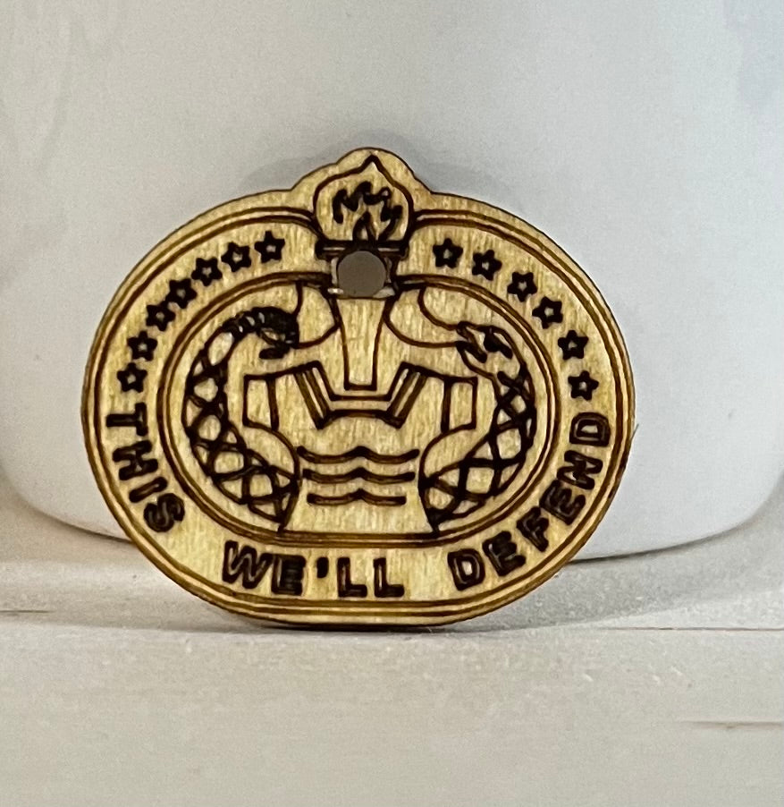 Drill SGT hat with DS badge wooden ornament